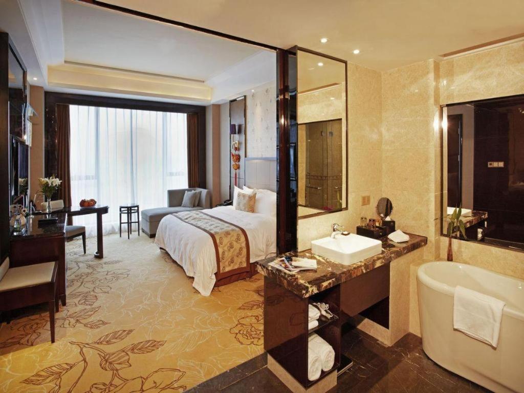 Eurasia Convention International Hotel Wuhan Exterior photo