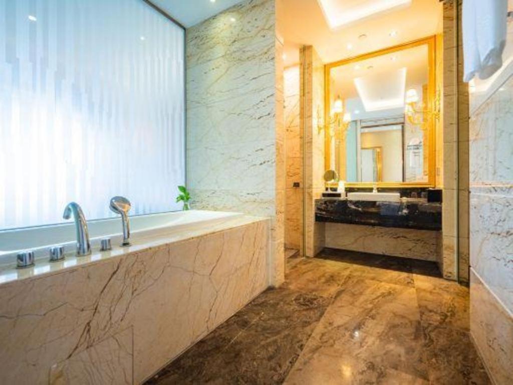 Eurasia Convention International Hotel Wuhan Exterior photo